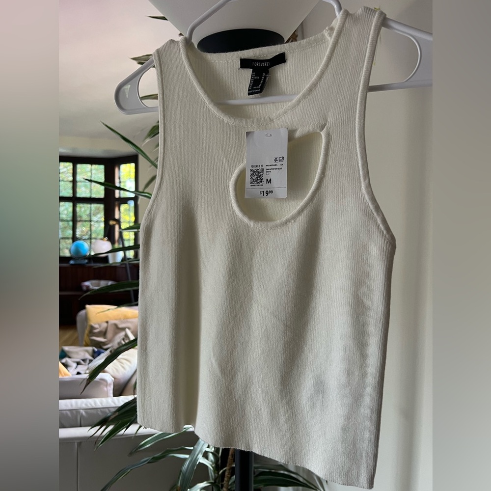 Forever 21 Women’s White Cutout Sleeveless Top size M Brand New